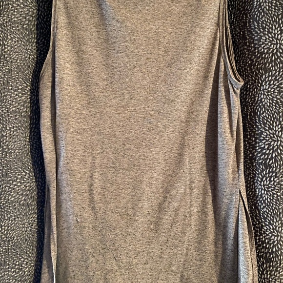 Gray Sleeveless Top with Penguin Design - Picture 4 of 4